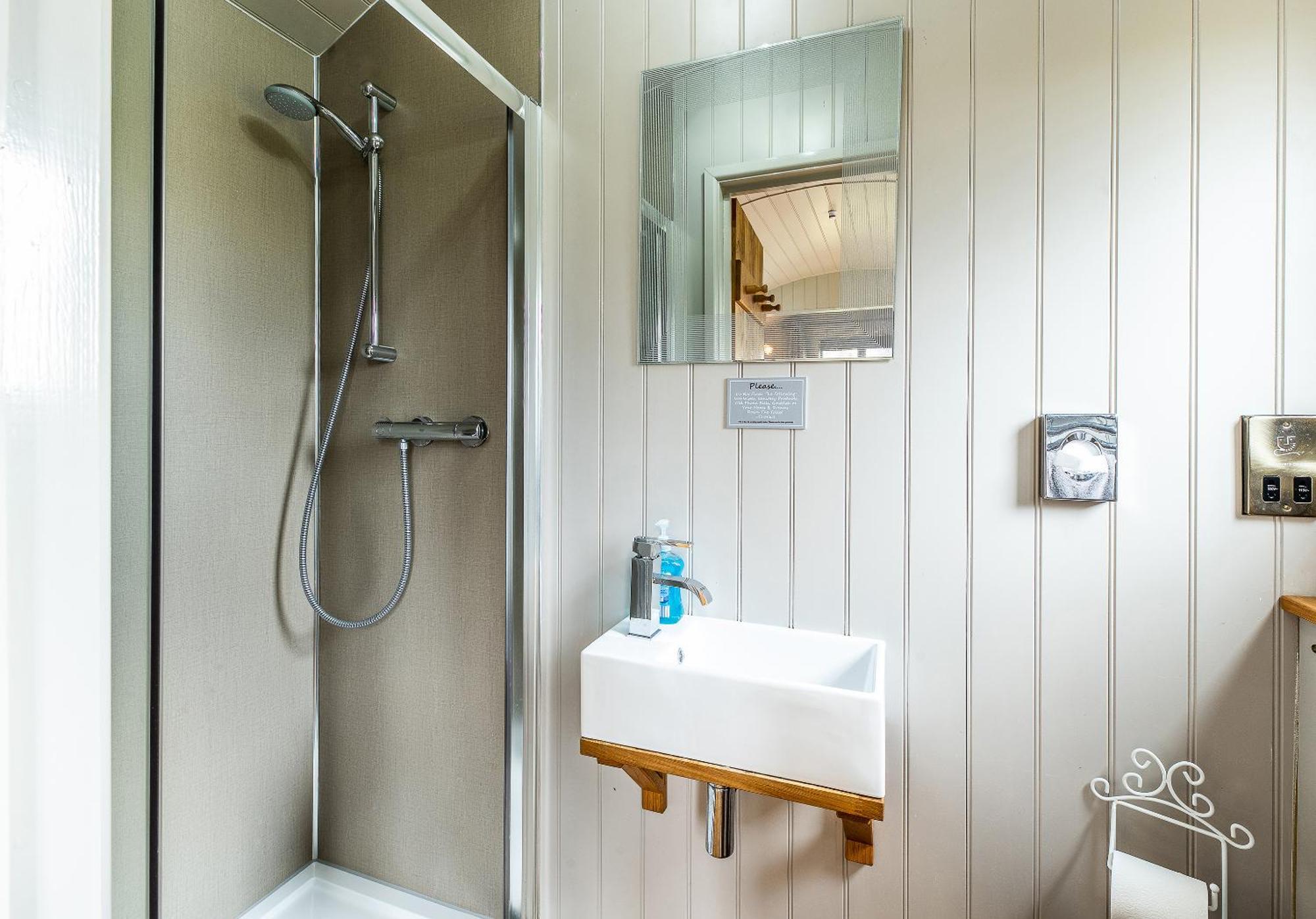 The Little John Petite Cosy Log Cabin - Sleeps 2, Great For Romantic Breaks, Couples, Single Guests, Near Sherwood Forest At Fairview Farm, Nottingham Set In 88 Acres Blidworth 外观 照片